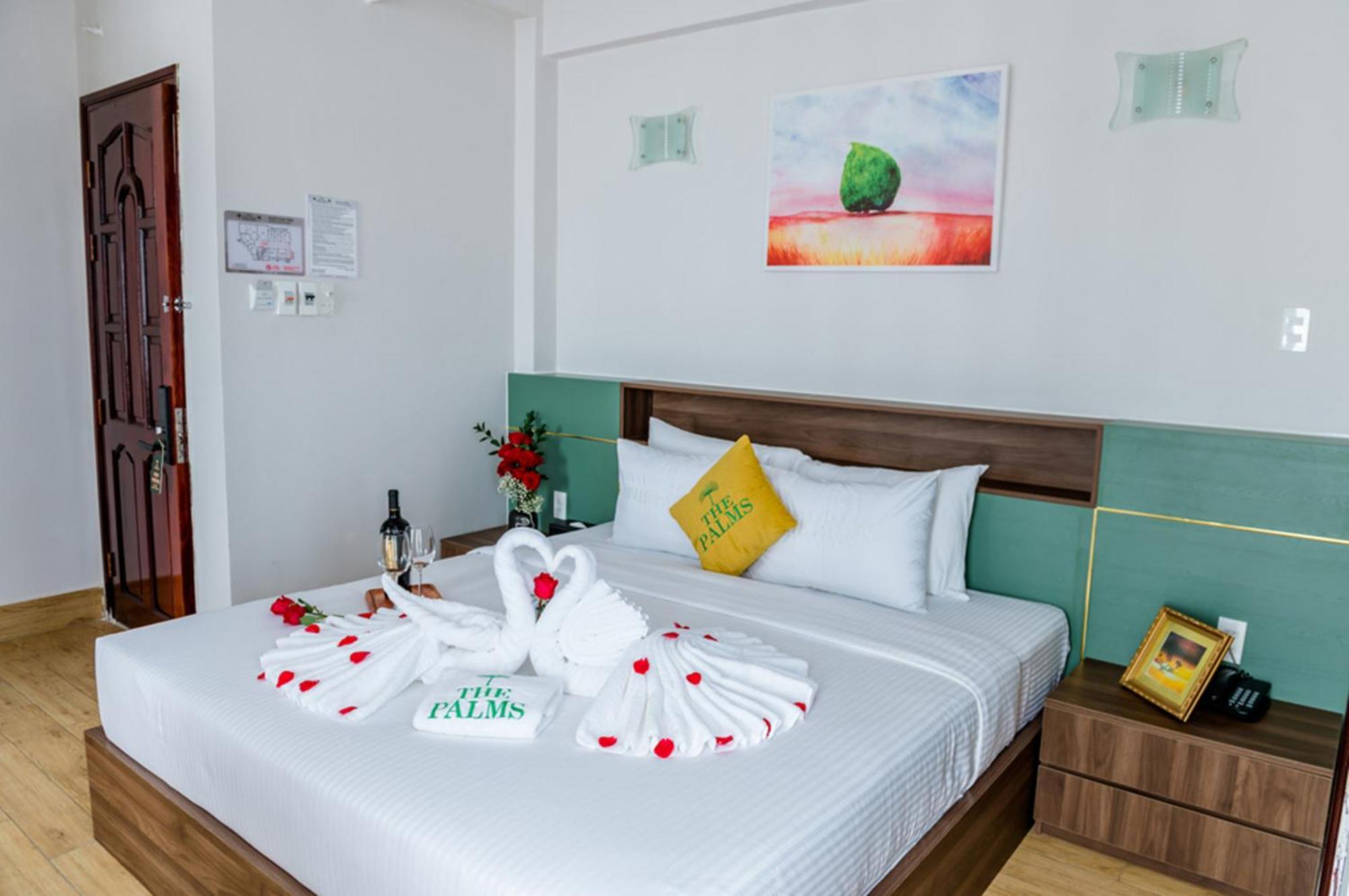 The Palms Hotel By Hmg Phan Thiet Exteriör bild